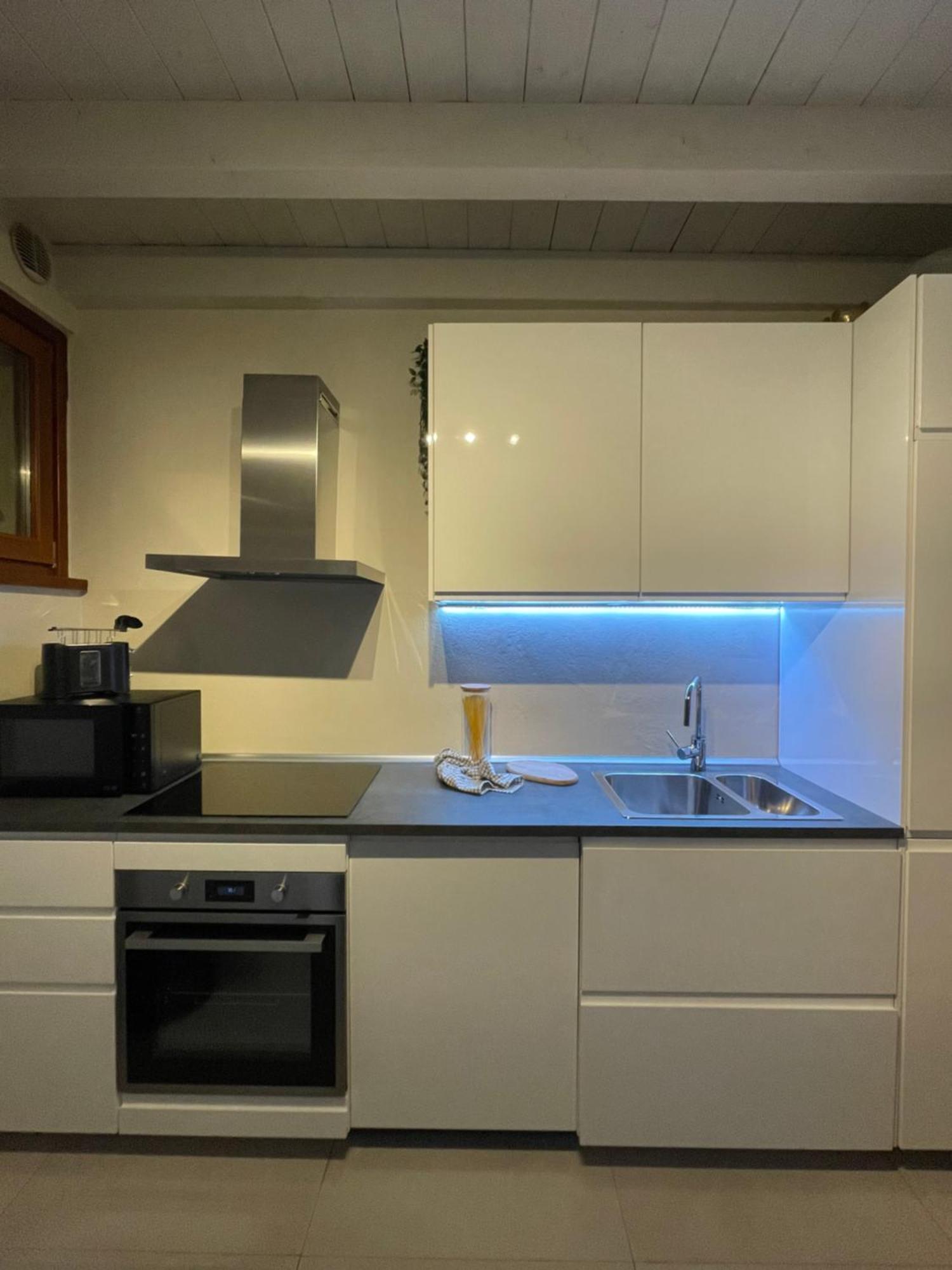 Amelie Apartment Дезенцано-дель-Гарда Экстерьер фото